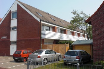 Vorderansicht/2.Balkon oben links Vorderansicht/2.Balkon oben links
